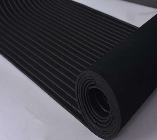 大宽条纹橡胶板